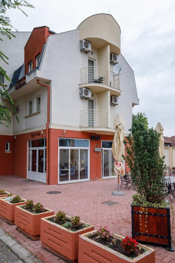 Villa Modena 수보티차 외부 사진